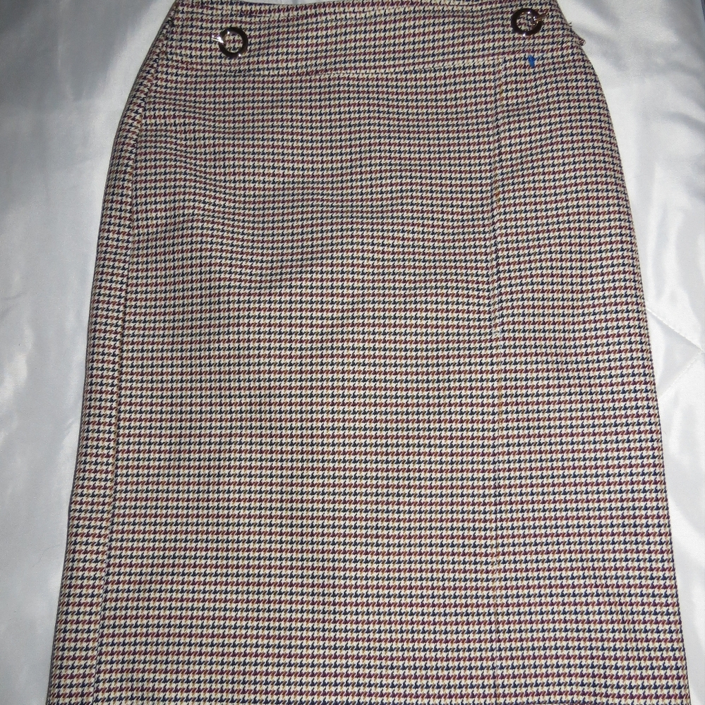 Classic Houndstooth Pencil Skirt